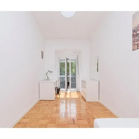 Houze Large 4 Bedroom Near Zoo Lisboa